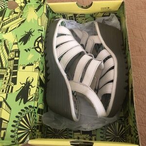 Fly London Ygor Off White wedge sandal Size 38/7.5